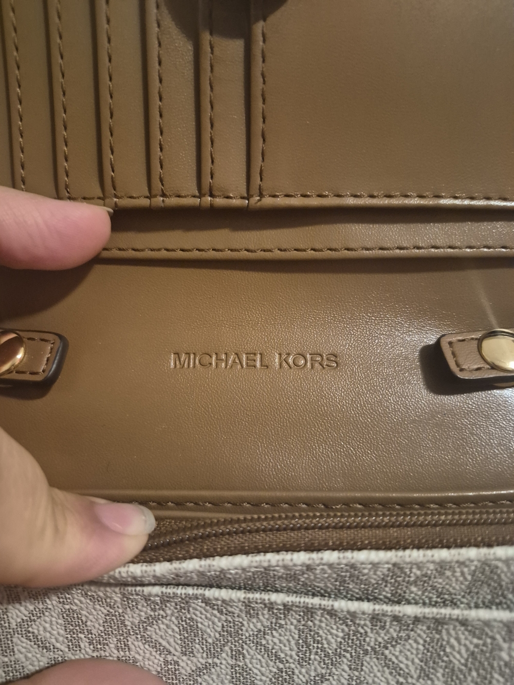 Michael Kors Signature Crossbody Wallet - Light Gray & Gold - Picture 4 of 6